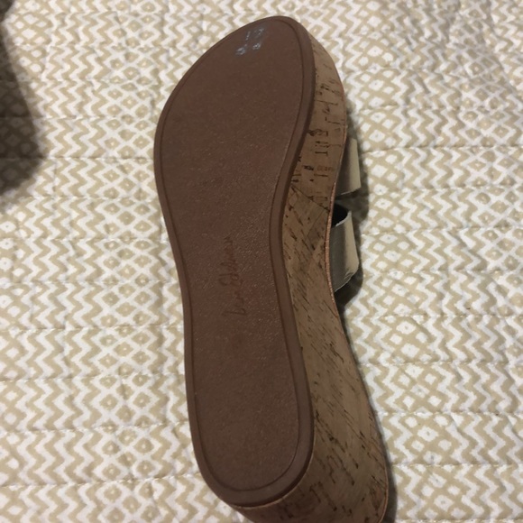 Sam Edelman new wedge shoes in gold - Picture 5 of 5